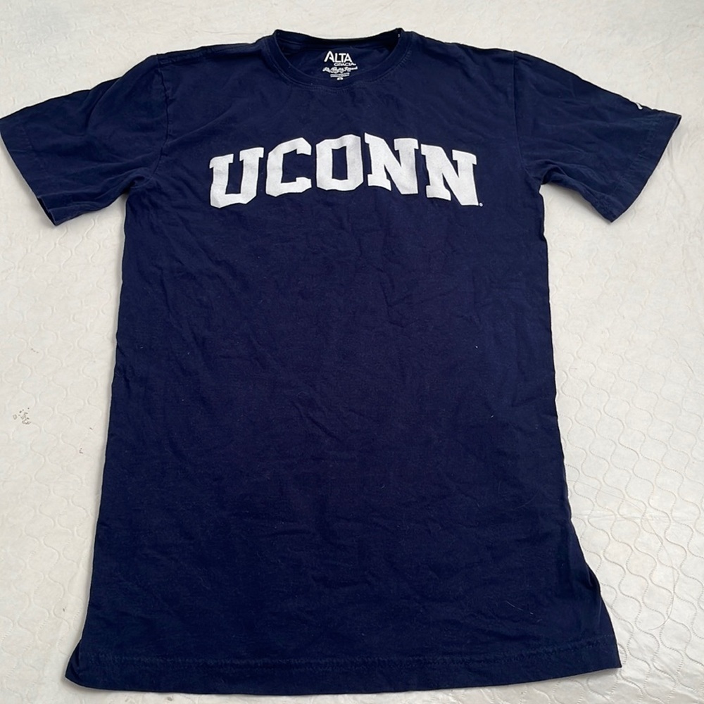Alta Gracia navy blue UCONN University of Connecticut logo short sleeve t-shirt - Picture 5 of 10